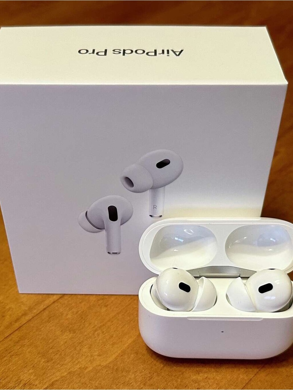 Apple White AirPods Pro with Charging Case